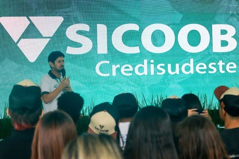 Espaço Coopera começa suas atividades na FEAGRO 2026 recebendo estudantes de Muriaé e região com palestras sobre cooperativismo e educação financeira.