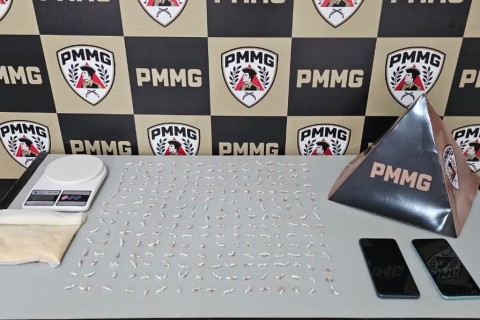 Operação da PM apreende mais de 240 pedras de crack e prende suspeito