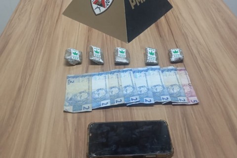 PMMG prende autor de tráfico de drogas  na modalidade  "DELIVERY" em Muriaé