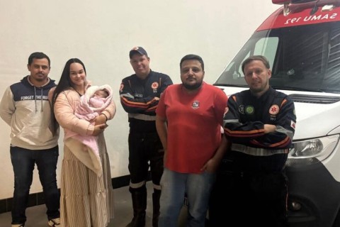 Pais voltam à base do SAMU para agradecer pela vida da filha