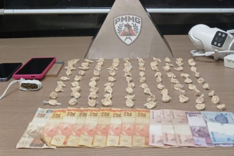 Polícia desarticula ponto de trafico e prende casal em operação no bairro Cerâmica