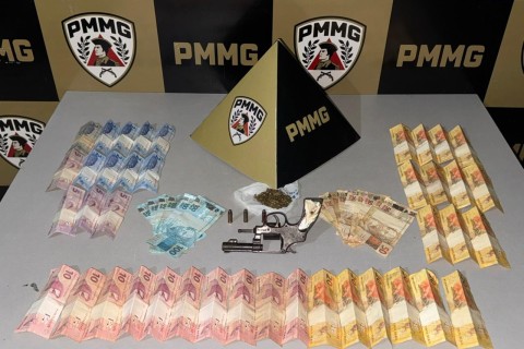 Polícia Militar prende homem por tráfico de drogas e apreende arma de fogo no Centro de Divino