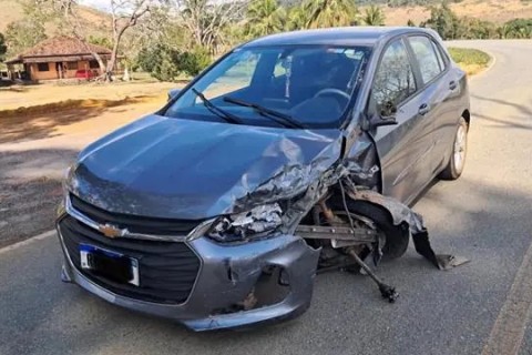 Rodovia que liga Miraí a Muriaé registra colisão entre dois veículos