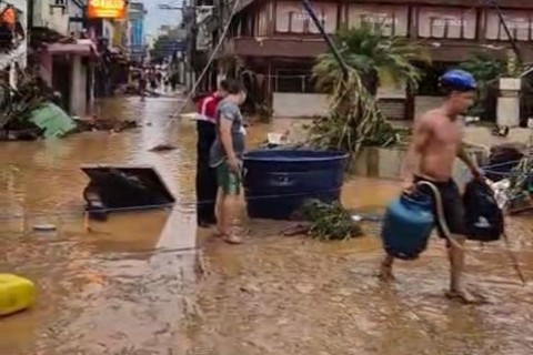 Chuva provoca enchente histórica e deixa rastro de destruição em Ubá