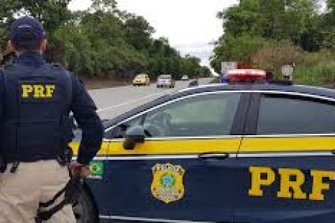 Mil policiais e 96 pontos de fiscalização reforçam segurança nas rodovias de Minas na Semana Santa