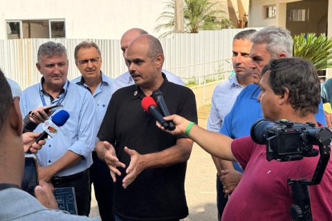 Governador Mateus Simões vistoria obras do novo Ambulatório de Quimioterapia da Fundação Cristiano Varella em Ubá