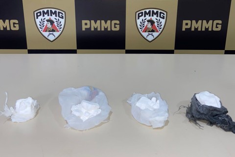 Mulher é presa por tráfico de drogas em Carangola