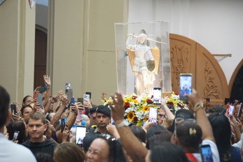 Chegada da imagem de São Miguel Arcanjo mobiliza fiéis e prepara Diocese de Leopoldina para consagração