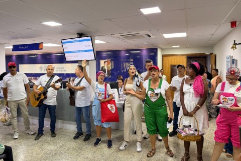 Fundação Cristiano Varella apoia a ação "Vá de Lenço" no Dia Mundial do Câncer