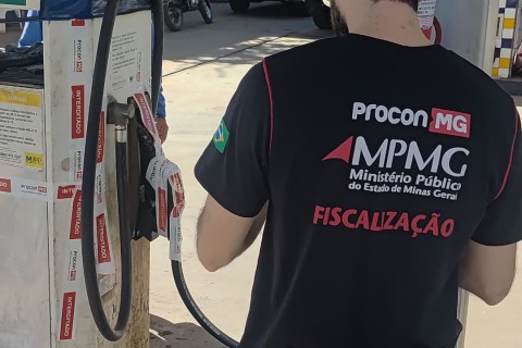 Procon-MPMG fiscaliza postos de combustíveis em cidades da região
