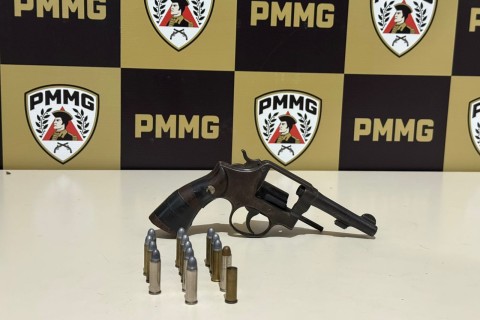 Homens são presos e arma de fogo é apreendida após denúncia de ameaça