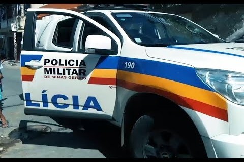 Três pessoas são presas pela PM durante operação contra o tráfico de drogas