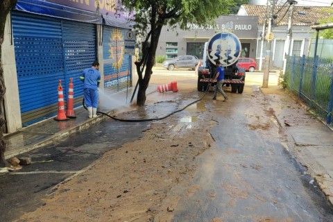 Prefeitura realiza recomposição do asfalto em ruas do Centro nesta quarta