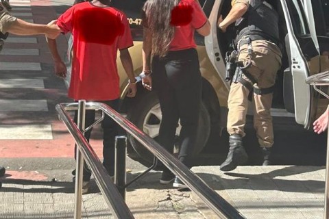 Jovens são detidos durante compra com cartão de terceiros