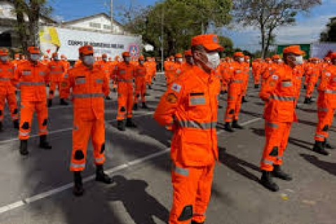 Corpo de Bombeiros anuncia concurso para 342 vagas e salários de até R$ 11,5 mil