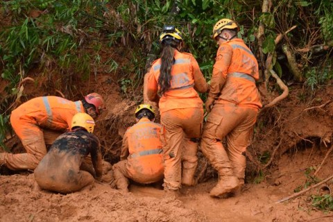 Deslizamento de terra destrói casa e mata trabalhador na Vila Conceição