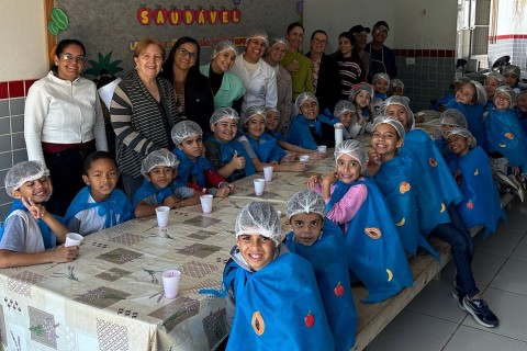 Prefeitura realiza atividade de educação alimentar com alunos da Escola Paschoal Demarques
