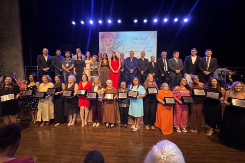 Câmara encerra mês da mulher com homenagens e a outorga da Comenda Bernadete Carneiro Garcia