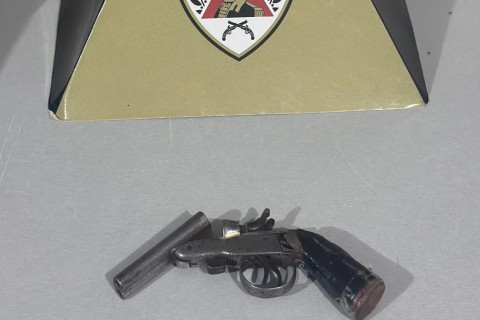 PM prende homem e apreende arma de foto na Zona Rural