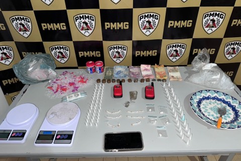 Polícia desarticula ponto de tráfico de drogas, apreende materiais e prende suspeito