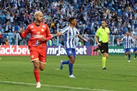 Ex-São Paulo e multicampeão na base do Flamengo reforçam Tombense em 2026