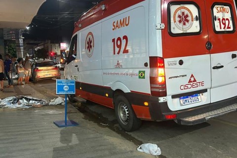 Idoso passa mal e morre em calçada da Rua Benedito Valadares, Barra