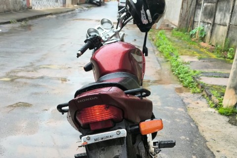 Homem é preso e moto recuperada pela PM