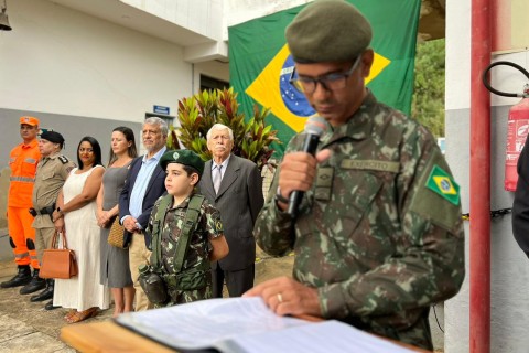Prefeitura participa de solenidade em comemoração ao Dia do Exército em Muriaé