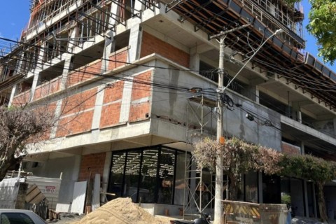 Vigia de obra morre após cair de prédio em construção, em Leopoldina