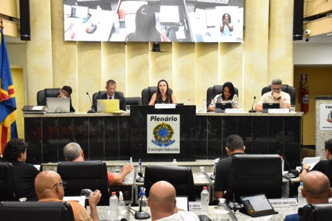 Vereadores aprovam política pioneira de educação digital para combater à misoginia nas redes sociais