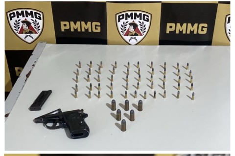 Homem é preso por posse ilegal de arma de fogo e munições